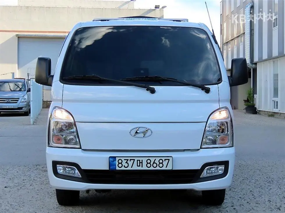 Hyundai Porter 2 Extra Long Double Cab CRDi Modern - Image 1