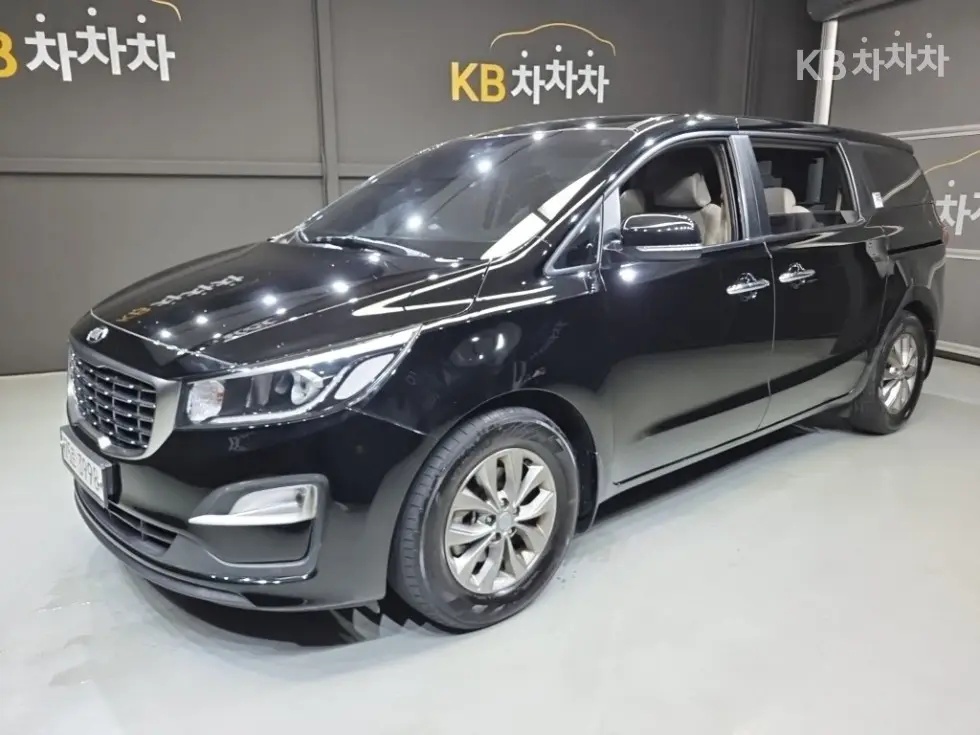 Киа The New Канивал 11-местен 2.2 Дизел Deluxe - Image 1
