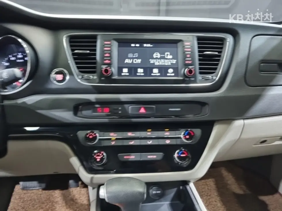 Киа The New Канивал11-местен 2.2 Дизел Deluxe - 10