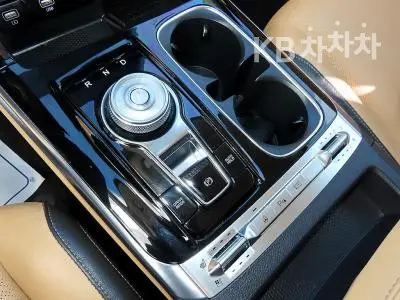 Киа Канивал 4-то поколениеG3.5 GDI 9-местен Signature - 11