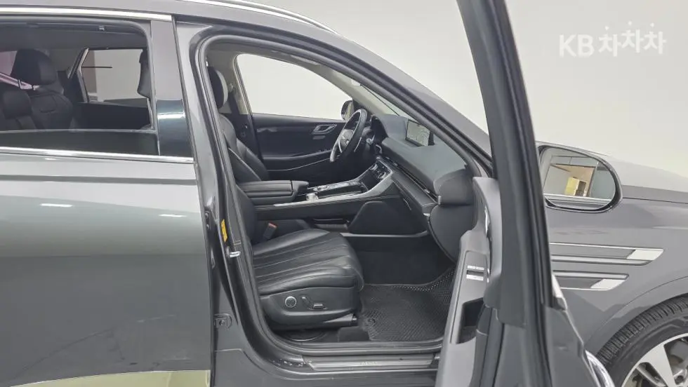 Genesis GV803.0 Diesel 2WD - 12