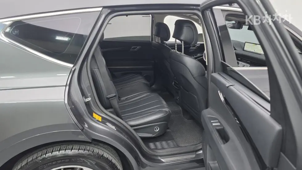 Genesis GV803.0 Diesel 2WD - 13
