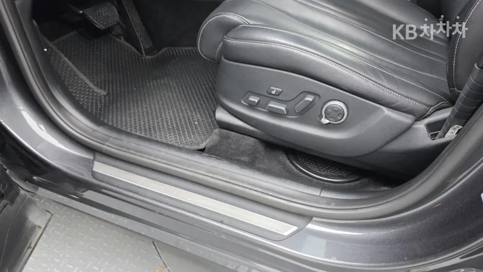 Genesis GV803.0 Diesel 2WD - 20