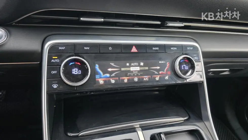 Genesis GV803.0 Diesel 2WD - 26