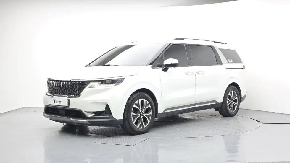 Kia Carnival 4th generation D2.2 9-seater Noblesse - Image 1
