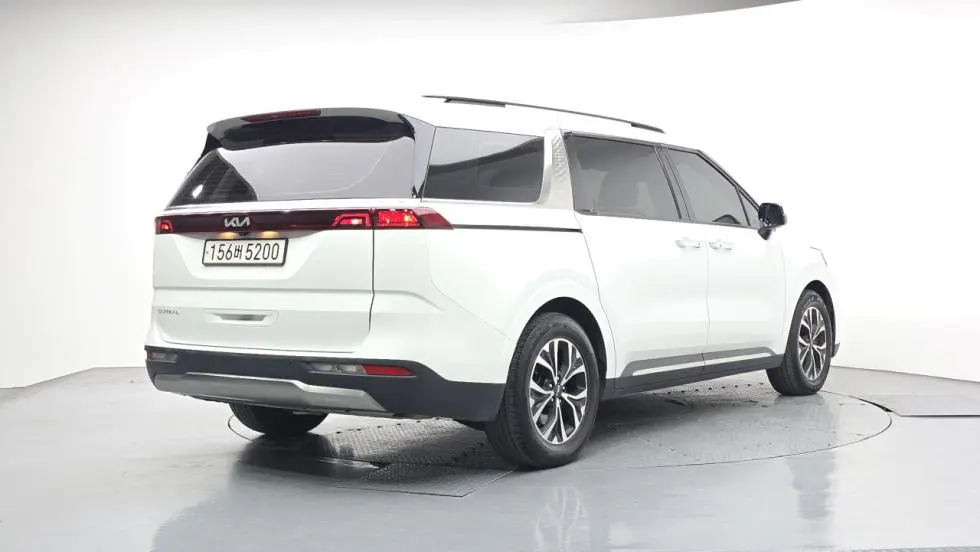 Kia Carnival 4th generationD2.2 9-seater Noblesse - 2
