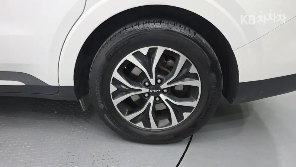 Kia Carnival 4th generationD2.2 9-seater Noblesse - 9