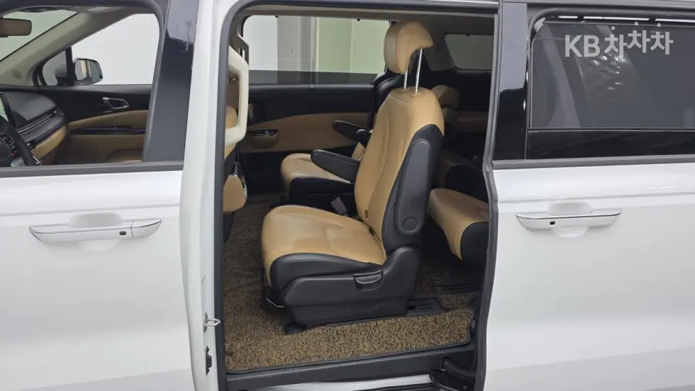 Kia Carnival 4th generationD2.2 9-seater Noblesse - 14