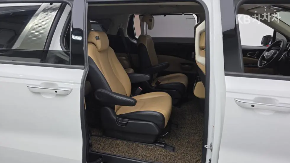 Kia Carnival 4th generationD2.2 9-seater Noblesse - 16