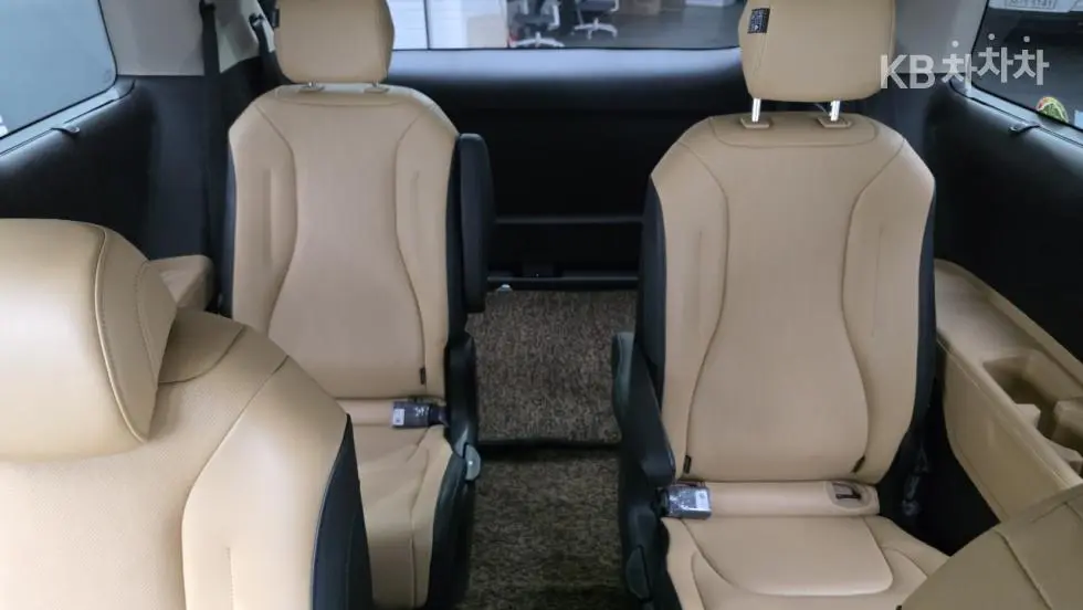Kia Carnival 4th generationD2.2 9-seater Noblesse - 17