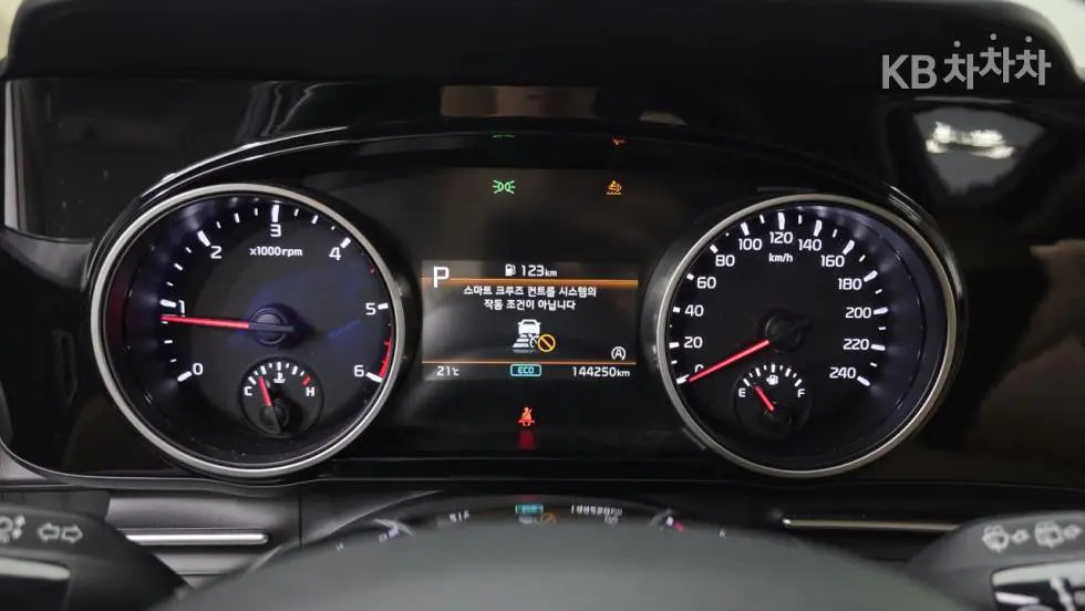 Kia Carnival 4th generationD2.2 9-seater Noblesse - 19