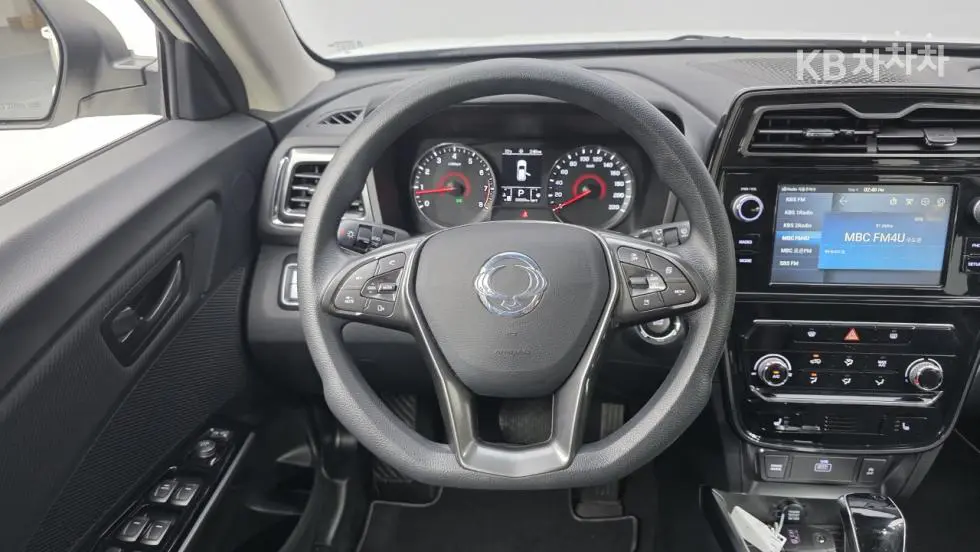 KG Mobility Very New (facelift/refresh; particularly for Tivoli) TivoliGasoline V1 2WD Standard - 15