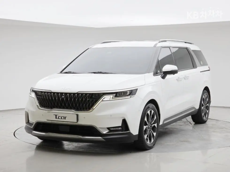 Kia Carnival 4th generation D2.2 9-seater Signature - Image 1