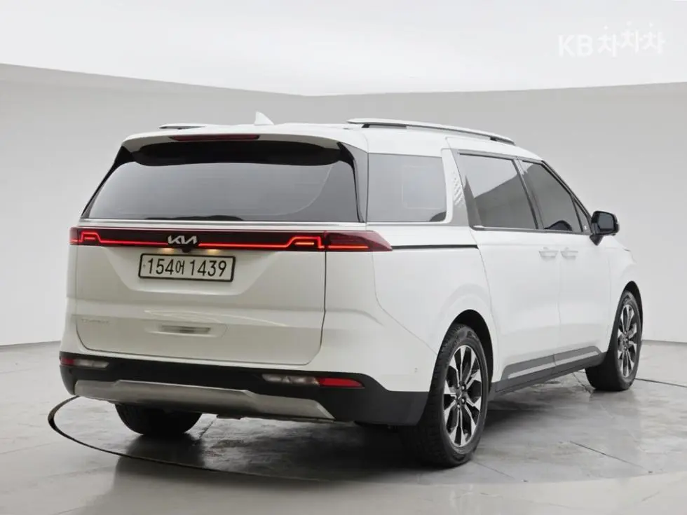 Kia Carnival 4th generationD2.2 9-seater Signature - 3