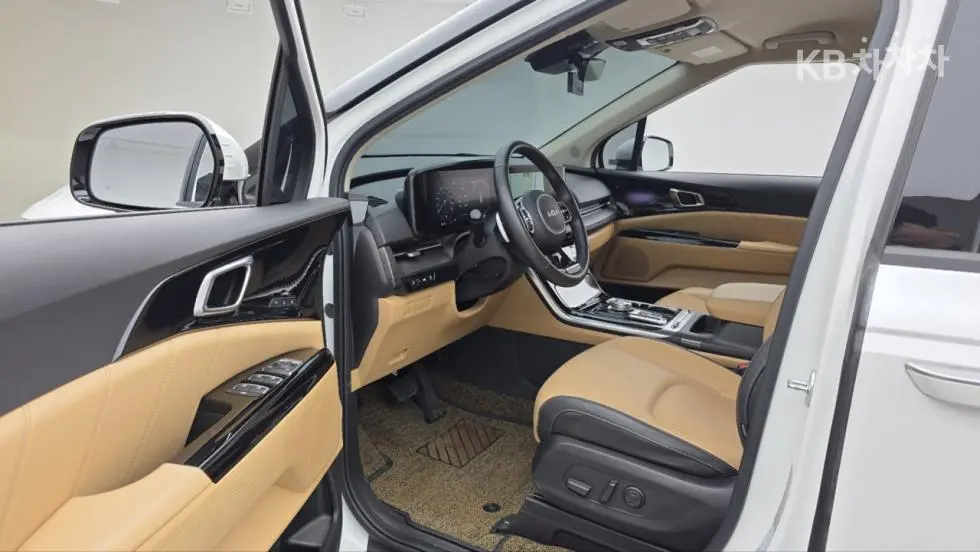Kia Carnival 4th generationD2.2 9-seater Signature - 8
