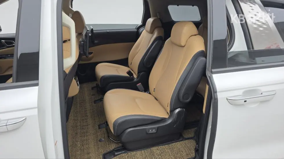 Kia Carnival 4th generationD2.2 9-seater Signature - 9