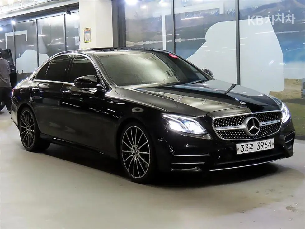 Mercedes-Benz E-Клас (W213) E300 AMG Line - Image 1