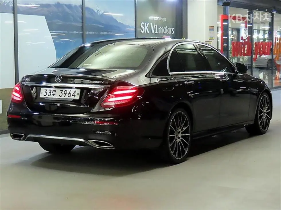 Mercedes-Benz E-Клас (W213) E300 AMG Line - 4
