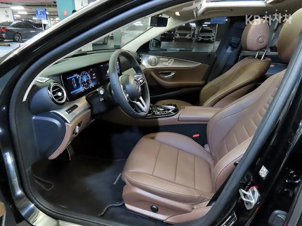 Mercedes-Benz E-Клас (W213) E300 AMG Line - 6