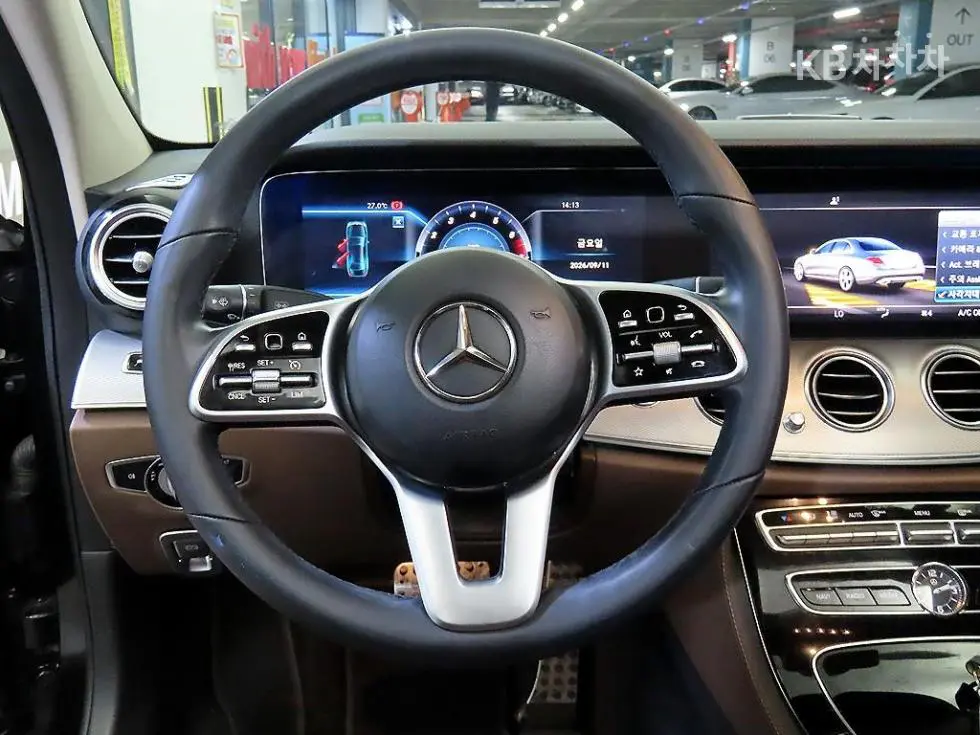 Mercedes-Benz E-Клас (W213) E300 AMG Line - 8