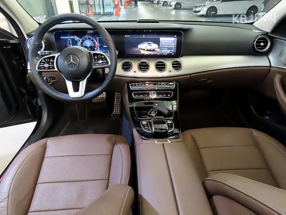 Mercedes-Benz E-Клас (W213) E300 AMG Line - 10