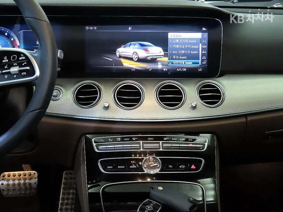 Mercedes-Benz E-Клас (W213) E300 AMG Line - 11