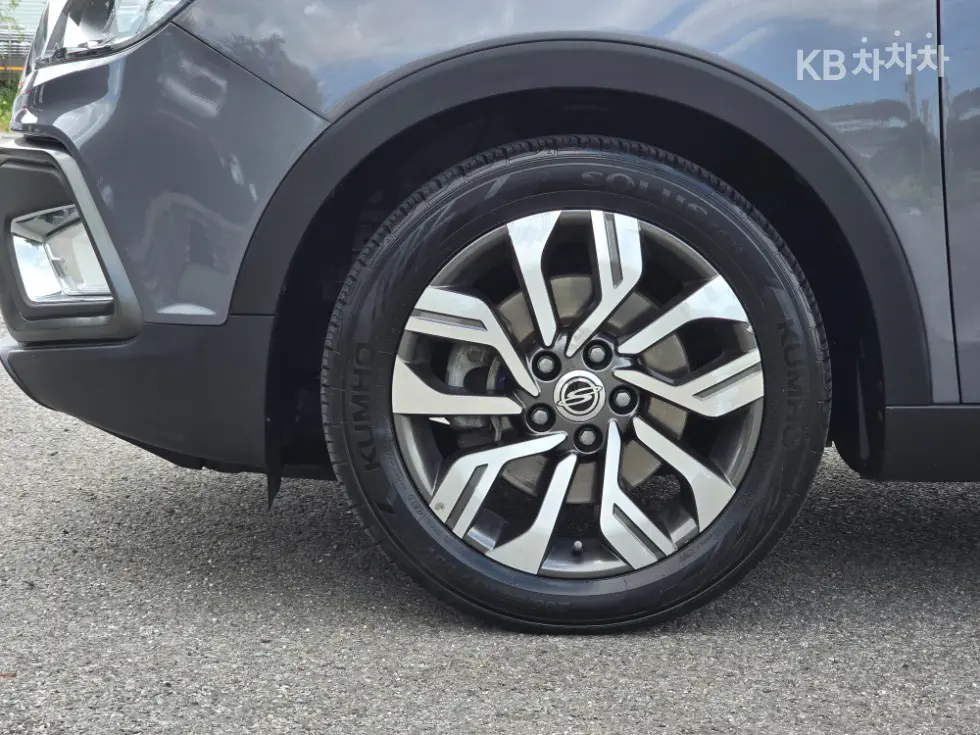КейДжи Мобилити Тиволи AirБензин 2WD IX - 18