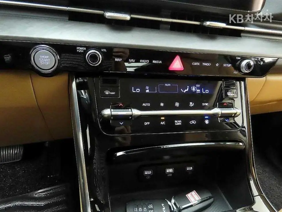 Kia Carnival 4th generationD2.2 9-seater Noblesse - 15