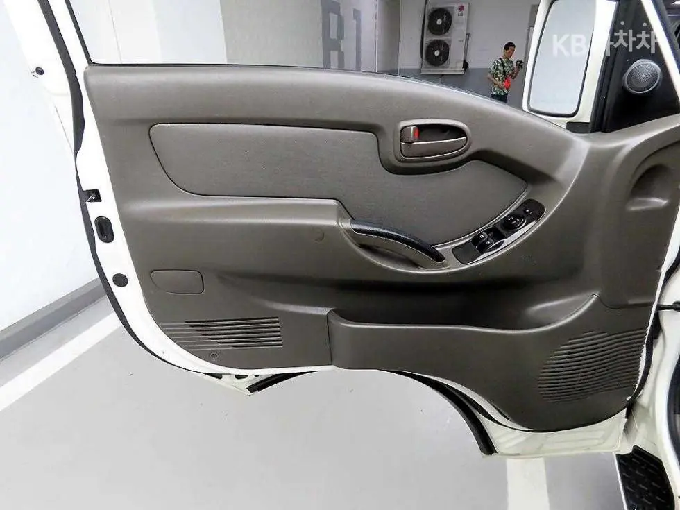 Hyundai Porter 2Extra Long Super Cab CRDi Smart - 10