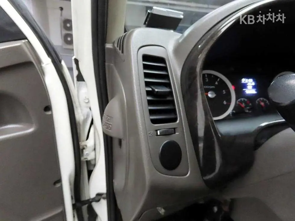 Hyundai Porter 2Extra Long Super Cab CRDi Smart - 11