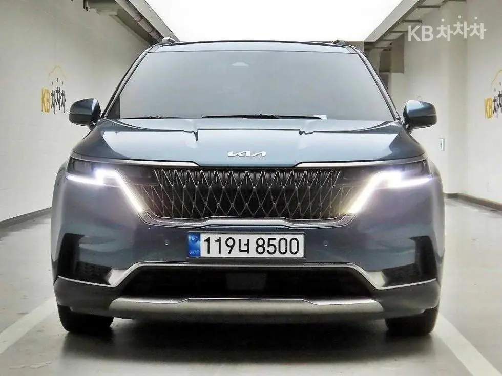 Kia Carnival 4th generation G3.5 GDI 9-seater Noblesse - Image 1