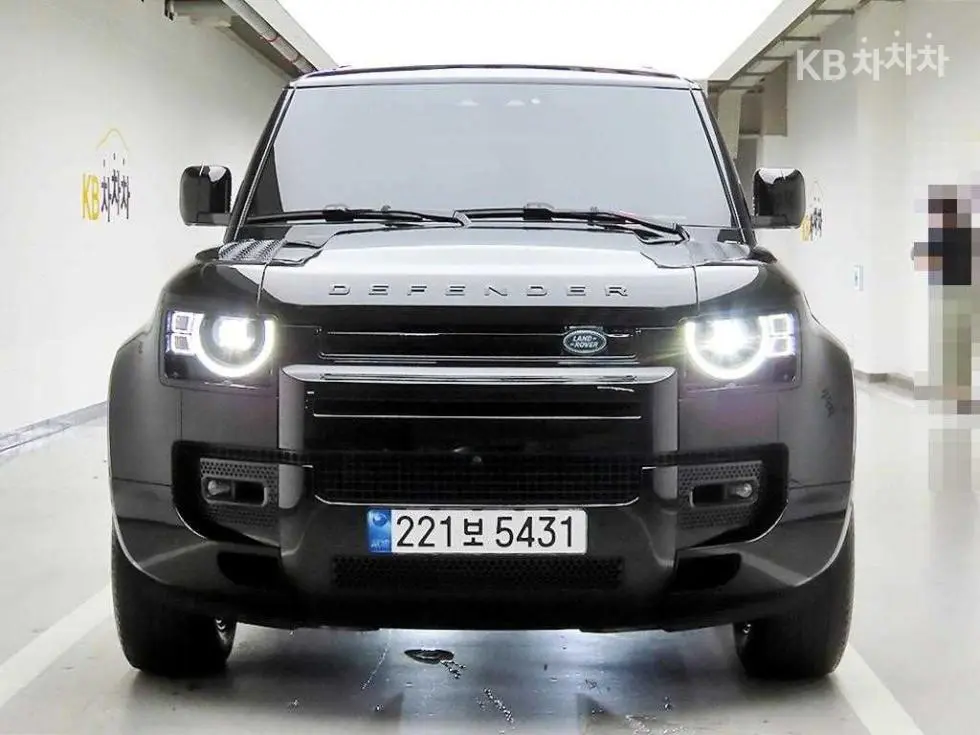 Land Rover Defender(L663) 110 D300 X-DYN HSE - Image 1