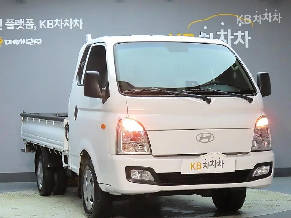 Hyundai Porter 2Extra Long Super Cab LPG Smart - 3
