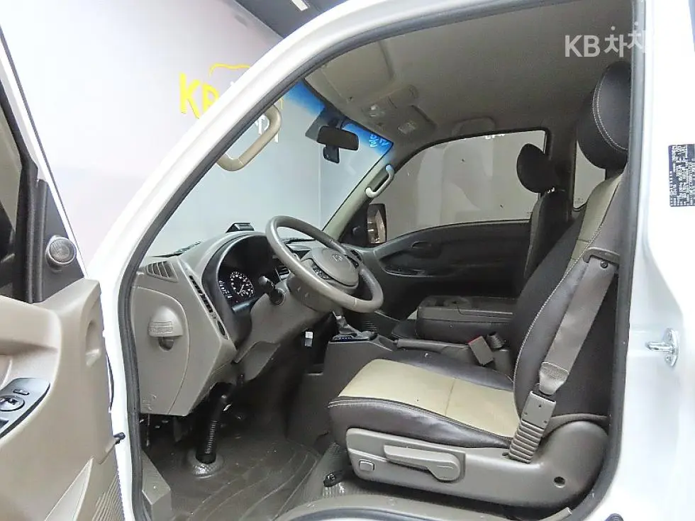 Hyundai Porter 2Extra Long Super Cab LPG Smart - 9