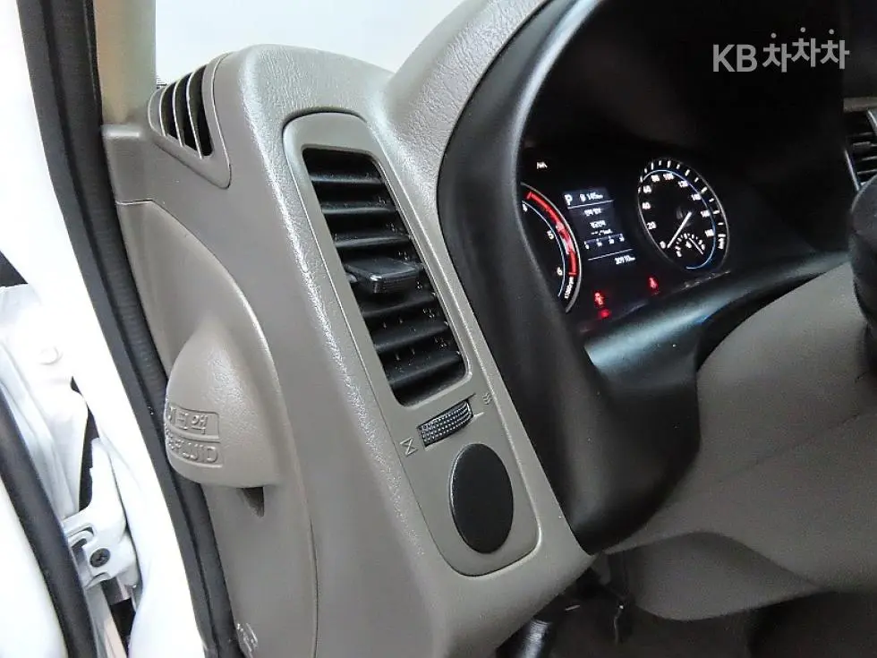 Hyundai Porter 2Extra Long Super Cab LPG Smart - 10