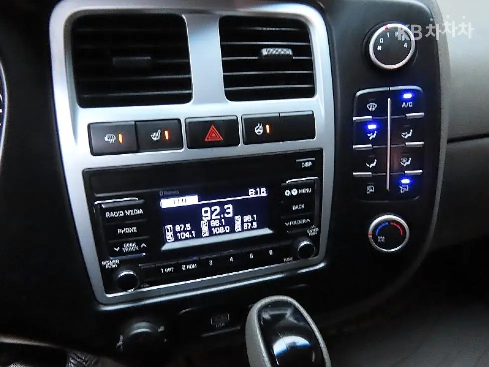 Hyundai Porter 2Extra Long Super Cab LPG Smart - 15