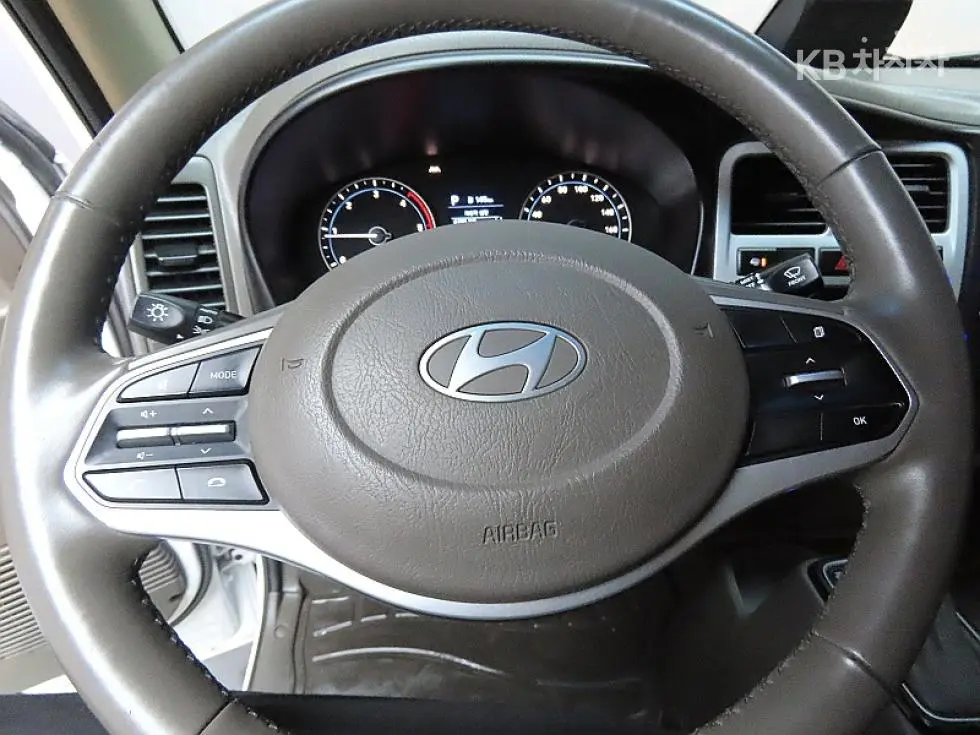 Hyundai Porter 2Extra Long Super Cab LPG Smart - 16