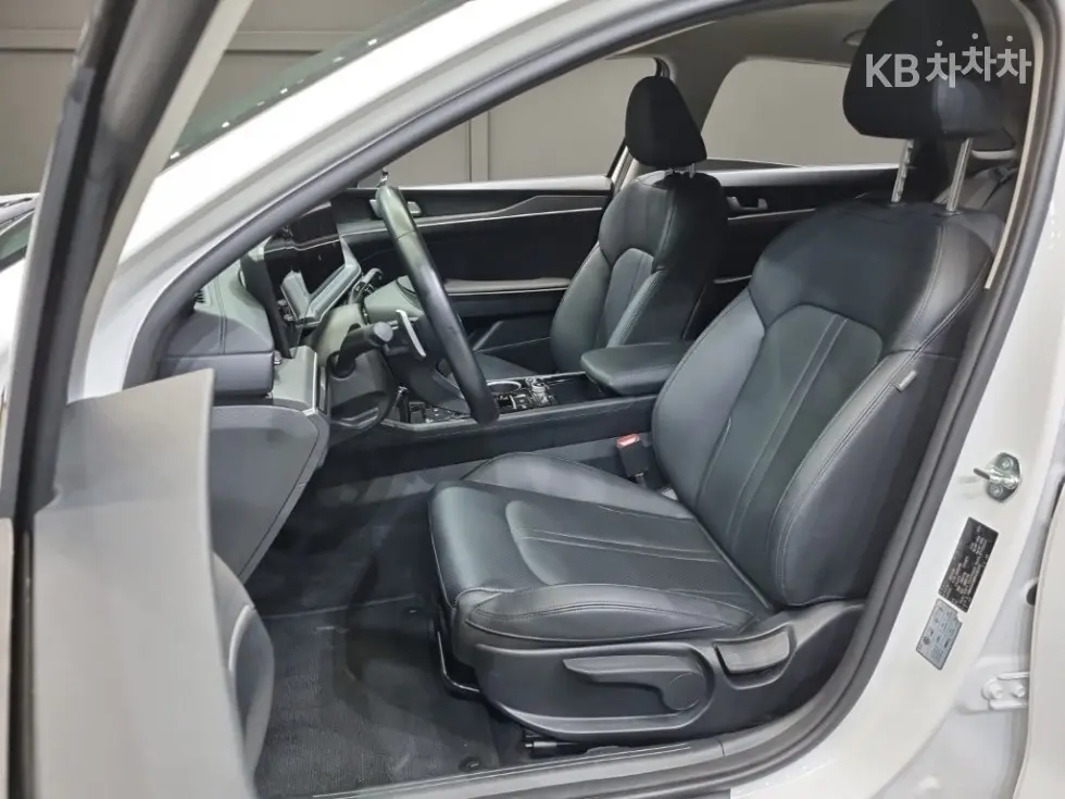 Киа The New K5 3-то поколение2.0 LPG Рент-а-кар Тренди - 16
