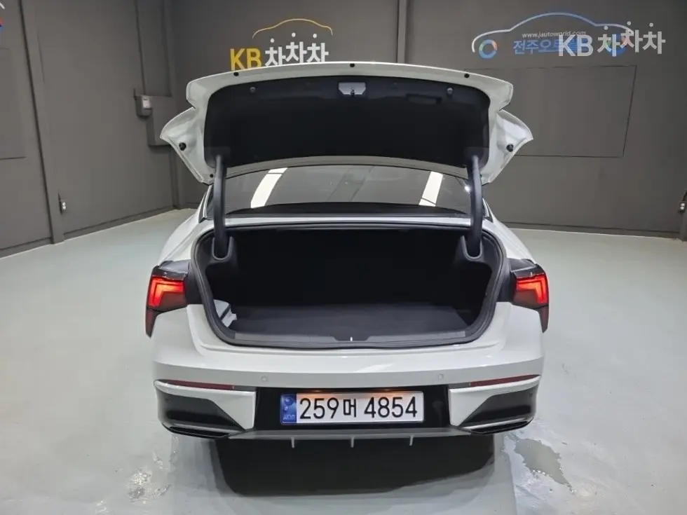 Киа The New K5 3-то поколение2.0 LPG Рент-а-кар Тренди - 24