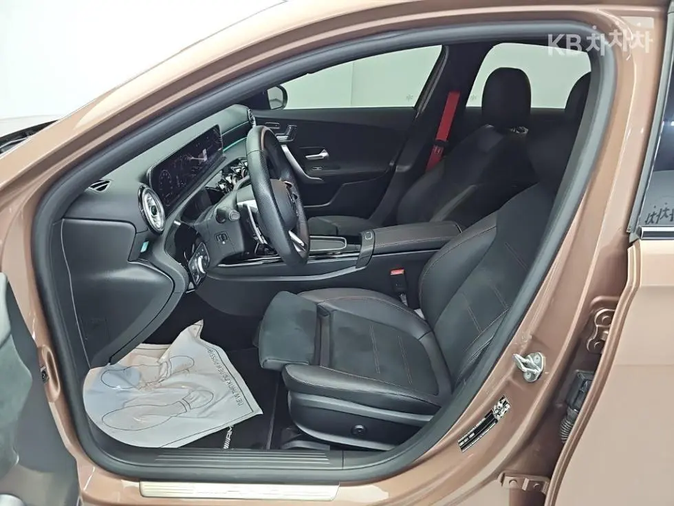 Mercedes-Benz A-Class(W177)AMG A35 4Matic - 11