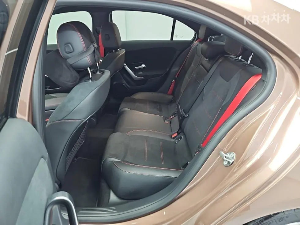 Mercedes-Benz A-Class(W177)AMG A35 4Matic - 12