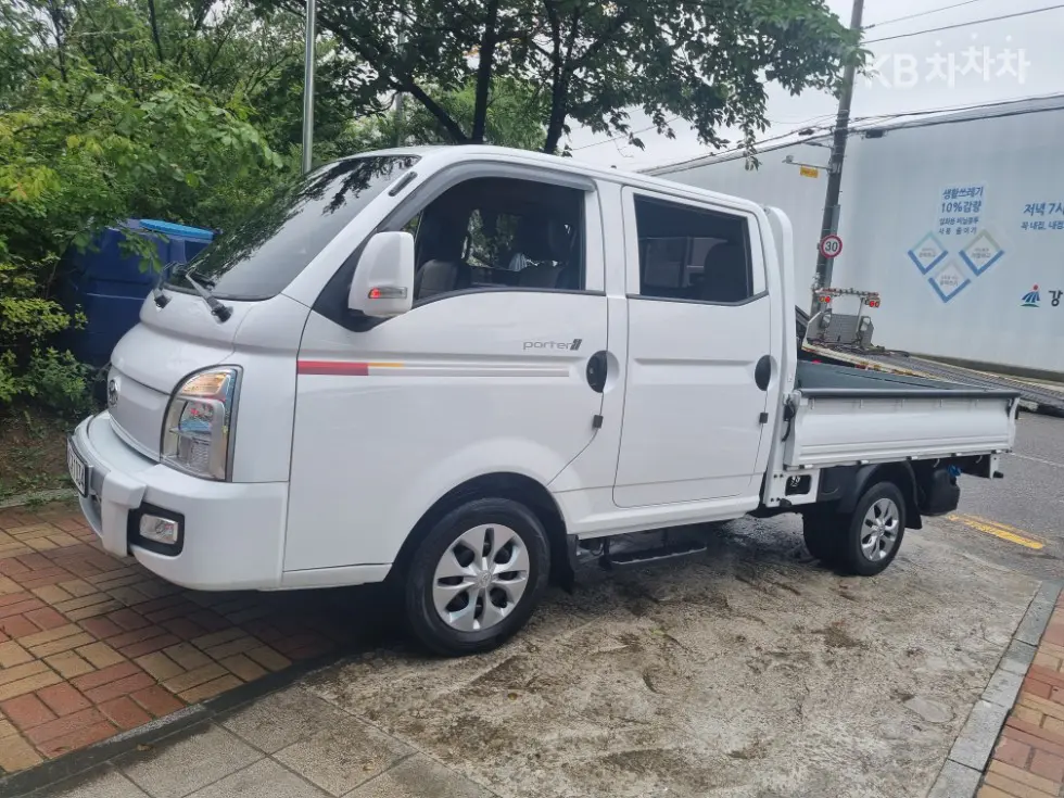 Hyundai Porter 2Extra Long Double Cab CRDi Premium - 17
