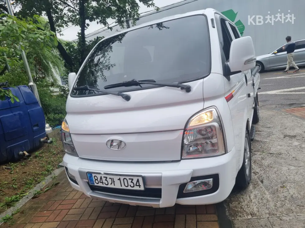 Hyundai Porter 2Extra Long Double Cab CRDi Premium - 8