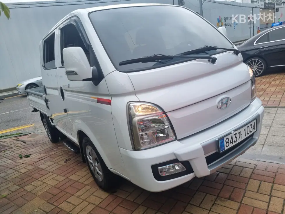 Hyundai Porter 2Extra Long Double Cab CRDi Premium - 6