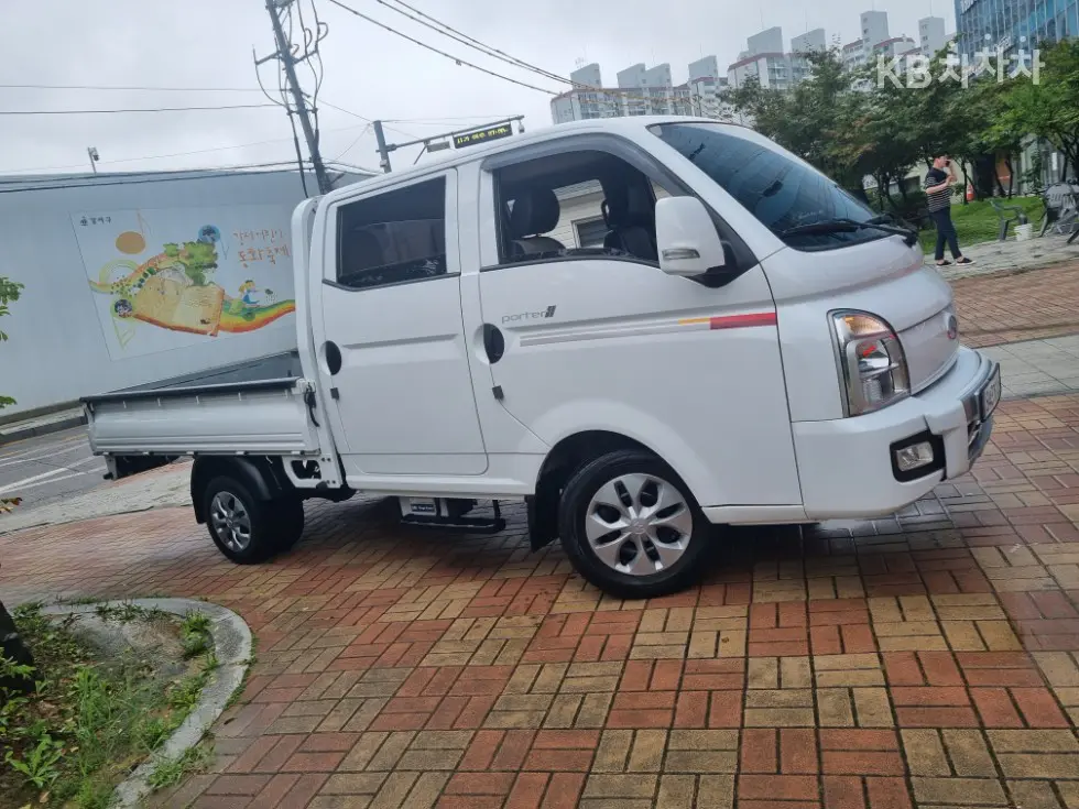 Hyundai Porter 2Extra Long Double Cab CRDi Premium - 7
