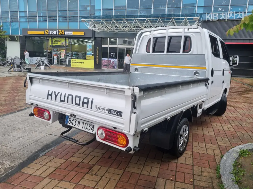 Hyundai Porter 2Extra Long Double Cab CRDi Premium - 15