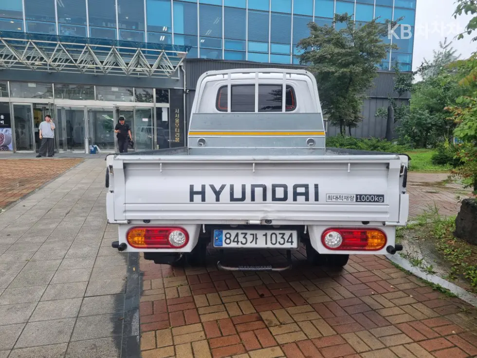 Hyundai Porter 2Extra Long Double Cab CRDi Premium - 13