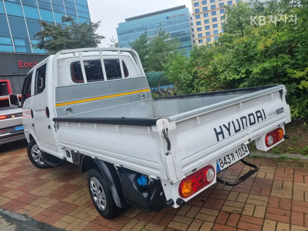 Hyundai Porter 2Extra Long Double Cab CRDi Premium - 11