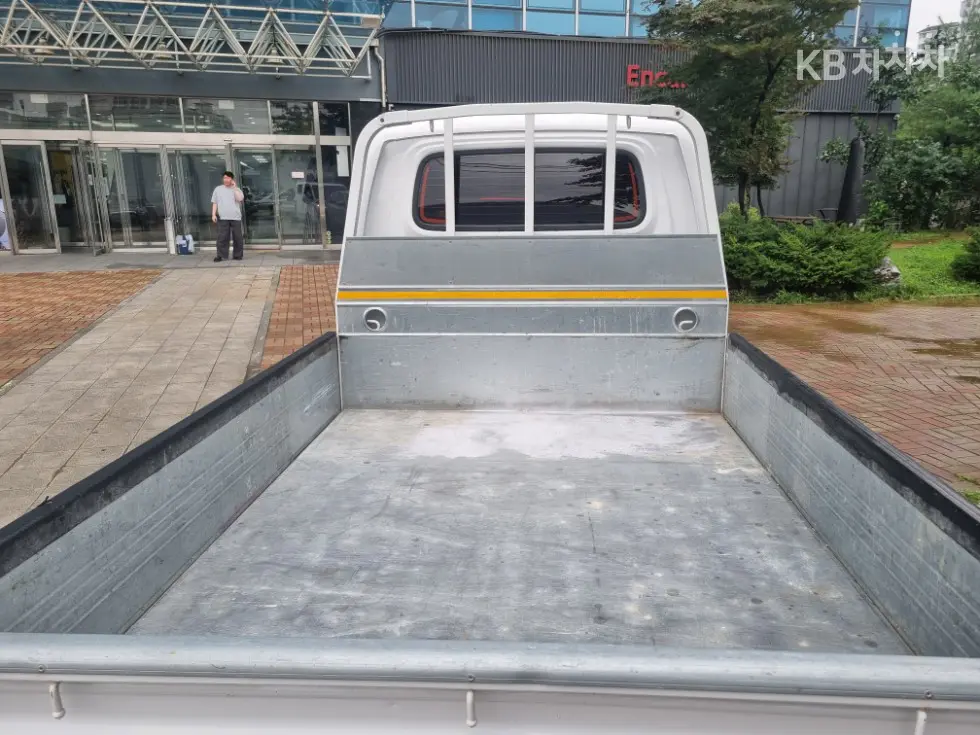 Hyundai Porter 2Extra Long Double Cab CRDi Premium - 16