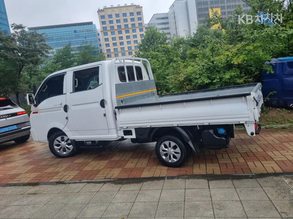 Hyundai Porter 2Extra Long Double Cab CRDi Premium - 12